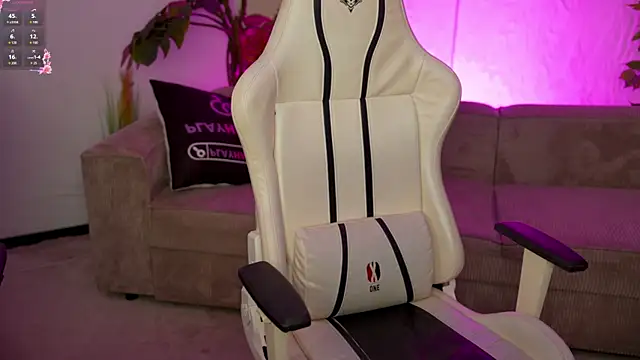 Snapshot of Zlata_Sky chatting on 10/24/25, 02:46 Zlata Sky online show from 10/24/25, 02:46