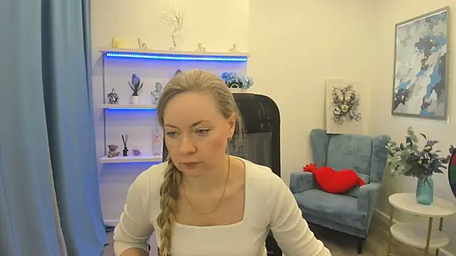 Snapshot of CharlotteKerti chatting on 04/14/26, 11:27 CharlotteKerti online show from 04/14/26, 11:27