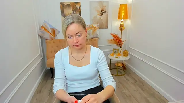 Snapshot of CharlotteKerti chatting on 04/17/26, 11:35 CharlotteKerti online show from 04/17/26, 11:35