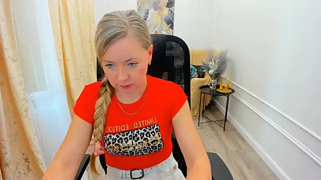 Snapshot of CharlotteKerti chatting on 06/03/26, 12:52 CharlotteKerti online show from 06/03/26, 12:52