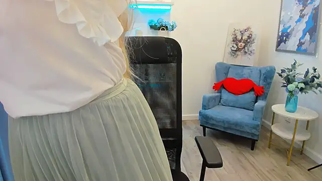 Snapshot of CharlotteKerti chatting on 06/10/26, 12:59 CharlotteKerti online show from 06/10/26, 12:59