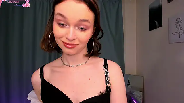 Snapshot of LillianPerry chatting on 02/15/26, 08:16 LillianPerry online show from 02/15/26, 08:16