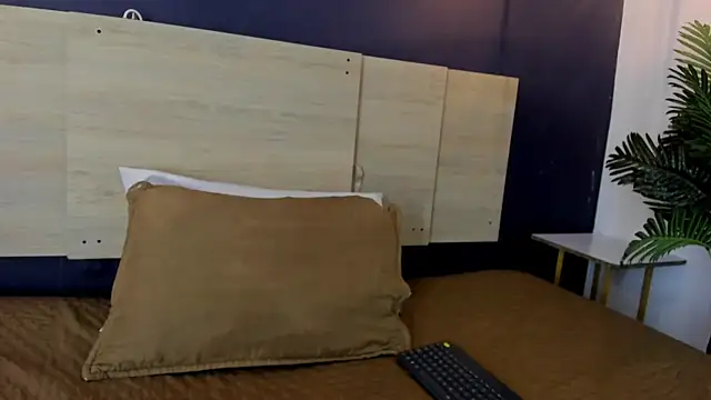 GrettaRouse online show from 07/17/26, 08:03