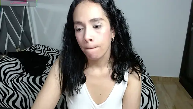 Snapshot of paula_lopez__ chatting on 03/21/26, 11:08 paula lopez online show from 03/21/26, 11:08