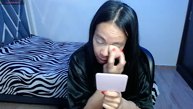 Snapshot of paula_lopez__ chatting on 04/14/26, 10:27 paula lopez online show from 04/14/26, 10:27