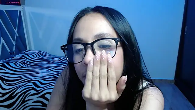 Snapshot of paula_lopez__ chatting on 04/17/26, 12:57 paula lopez online show from 04/17/26, 12:57