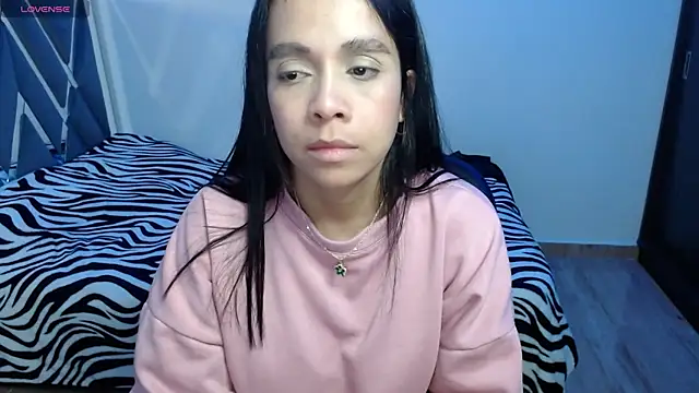 Snapshot of paula_lopez__ chatting on 04/23/26, 10:01 paula lopez online show from 04/23/26, 10:01