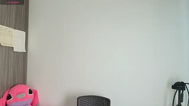 Snapshot of alys_love chatting on 04/01/26, 04:04 alys love online show from 04/01/26, 04:04