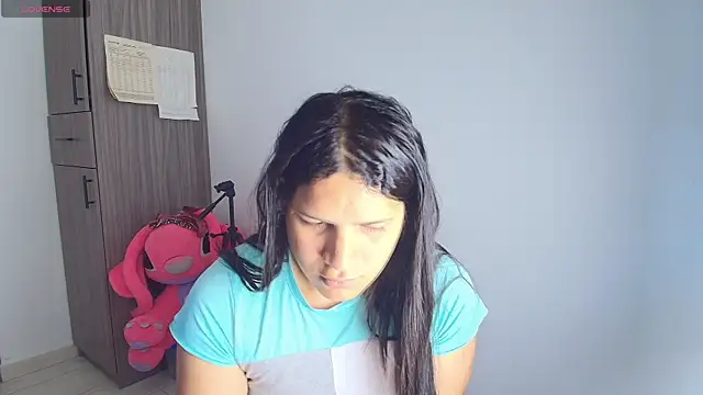 Snapshot of alys_love chatting on 04/14/26, 01:50 alys love online show from 04/14/26, 01:50