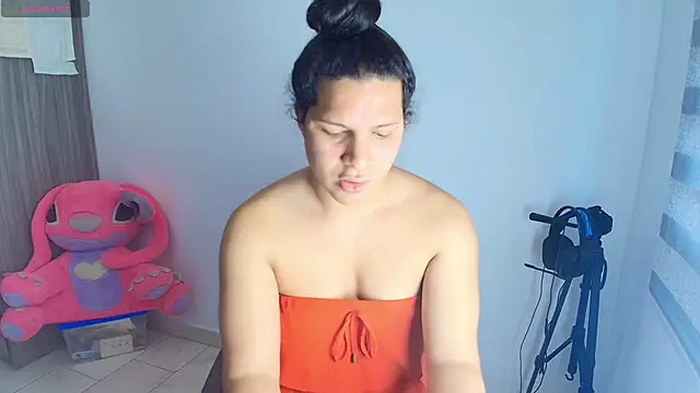 Snapshot of alys_love chatting on 05/20/26, 03:18 alys love online show from 05/20/26, 03:18