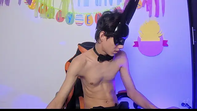 Snapshot of Senpai_Lover_ chatting on 04/04/26, 08:17 Senpai Lover online show from 04/04/26, 08:17