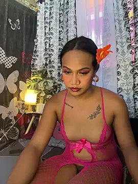 Snapshot of Queen-barbie chatting on 05/19/26, 05:03 Queen-barbie online show from 05/19/26, 05:03
