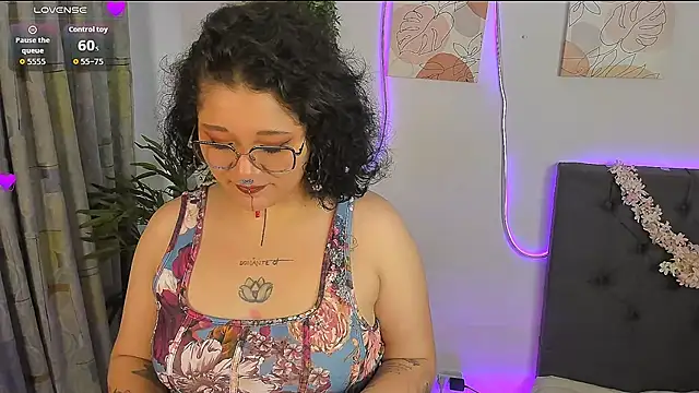 Snapshot of Sylvara_bx chatting on 04/02/26, 12:58 Sylvara bx online show from 04/02/26, 12:58
