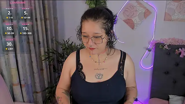 Snapshot of Sylvara_bx chatting on 04/15/26, 12:45 Sylvara bx online show from 04/15/26, 12:45