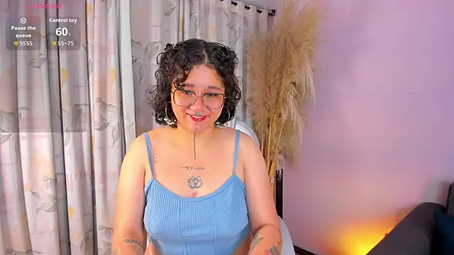 Snapshot of Sylvara_bx chatting on 05/02/26, 11:48 Sylvara bx online show from 05/02/26, 11:48