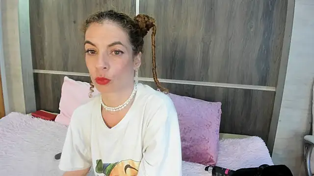 Snapshot of Brynaa chatting on 03/12/26, 04:51 Brynaa online show from 03/12/26, 04:51