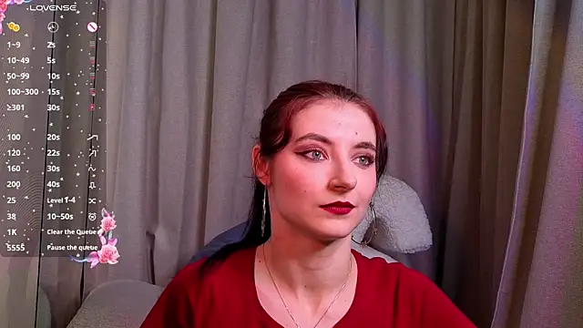 Snapshot of NicoleLuxe chatting on 04/01/26, 05:43 NicoleLuxe online show from 04/01/26, 05:43
