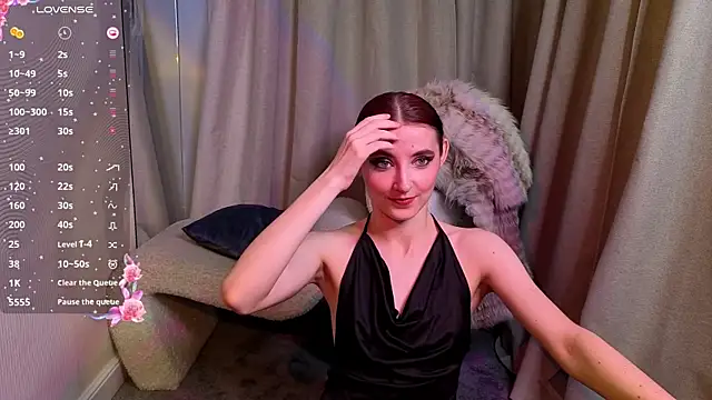 Snapshot of NicoleLuxe chatting on 04/02/26, 08:06 NicoleLuxe online show from 04/02/26, 08:06