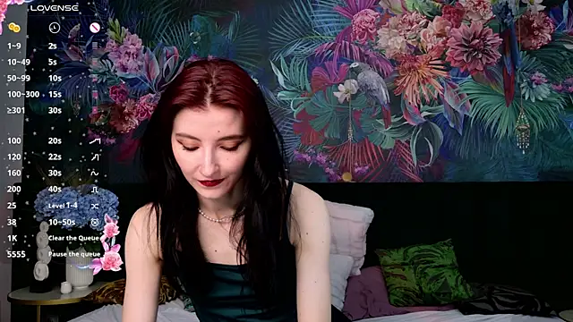 Snapshot of NicoleLuxe chatting on 04/21/26, 06:23 NicoleLuxe online show from 04/21/26, 06:23