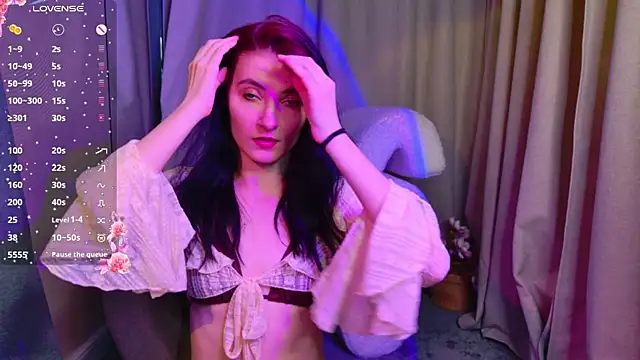 Snapshot of NicoleLuxe chatting on 05/08/26, 05:40 NicoleLuxe online show from 05/08/26, 05:40