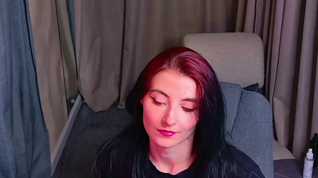 Snapshot of NicoleLuxe chatting on 05/12/26, 06:27 NicoleLuxe online show from 05/12/26, 06:27
