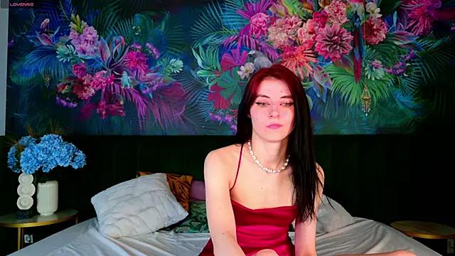 Snapshot of NicoleLuxe chatting on 05/27/26, 01:57 NicoleLuxe online show from 05/27/26, 01:57