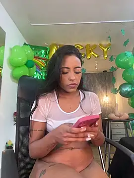 Snapshot of Alahia_Betancurr chatting on 03/18/26, 01:58 Alahia Betancurr online show from 03/18/26, 01:58