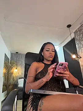 Snapshot of Alahia_Betancurr chatting on 04/01/26, 02:36 Alahia Betancurr online show from 04/01/26, 02:36