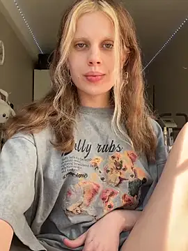 Snapshot of Maxine_gold chatting on 04/21/26, 11:38 Maxine gold online show from 04/21/26, 11:38