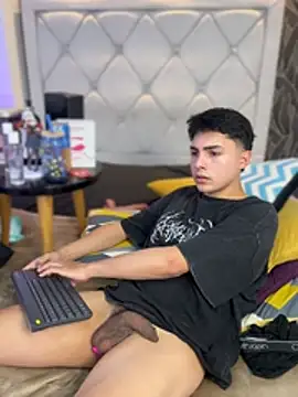 Snapshot of Samu_Hott chatting on 03/08/26, 02:04 Samu Hott online show from 03/08/26, 02:04
