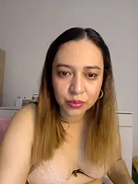 Snapshot of risitos23 chatting on 06/24/26, 05:06 risitos23 online show from 06/24/26, 05:06