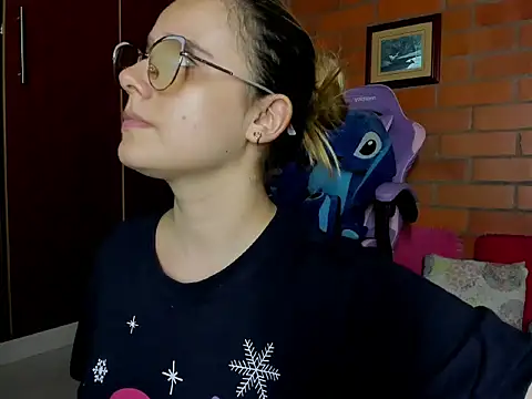 Snapshot of cristalprincess_ chatting on 04/16/26, 11:29 cristalprincess online show from 04/16/26, 11:29