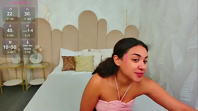 Snapshot of Luna_Cortier chatting on 04/25/26, 05:10 Luna Cortier online show from 04/25/26, 05:10