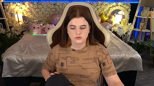 Snapshot of KristiFoxy chatting on 05/24/26, 12:32 KristiFoxy online show from 05/24/26, 12:32