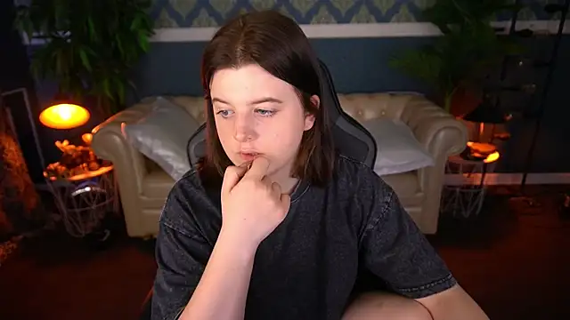 Snapshot of KristiFoxy chatting on 06/08/26, 04:02 KristiFoxy online show from 06/08/26, 04:02