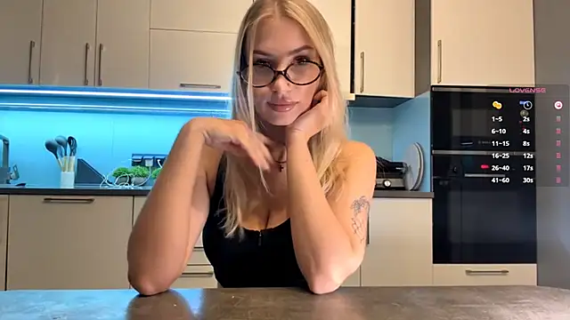 Snapshot of SoftnessMila chatting on 04/20/26, 03:59 SoftnessMila online show from 04/20/26, 03:59