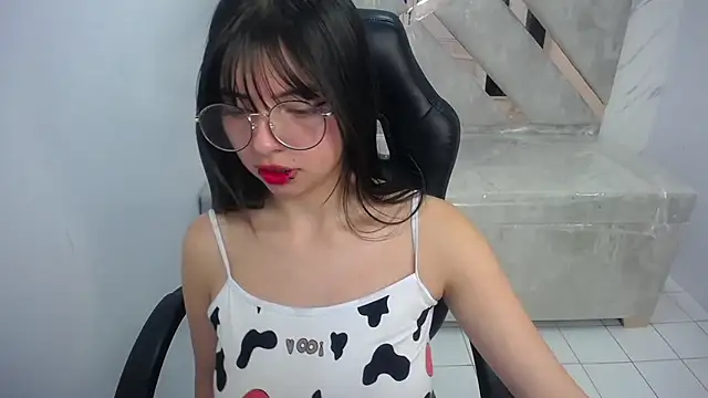 Snapshot of elizabeth_t_ chatting on 03/16/26, 01:04 elizabeth t online show from 03/16/26, 01:04