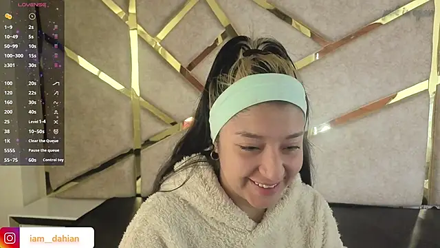 Snapshot of Dahiana_Dmour_ chatting on 03/19/26, 01:04 Dahiana Dmour online show from 03/19/26, 01:04