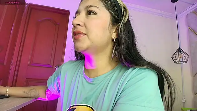 Snapshot of Dahiana_Dmour_ chatting on 04/15/26, 12:56 Dahiana Dmour online show from 04/15/26, 12:56