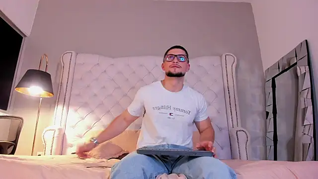 Snapshot of valenssio_moretti chatting on 03/15/26, 04:40 valenssio moretti online show from 03/15/26, 04:40