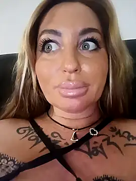 MiaMooly online show from 11/26/25, 04:08