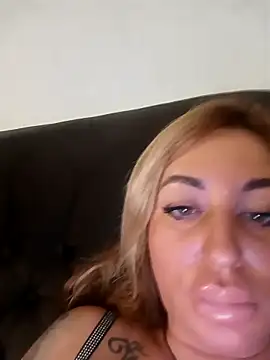 MiaMooly online show from 12/01/25, 03:39