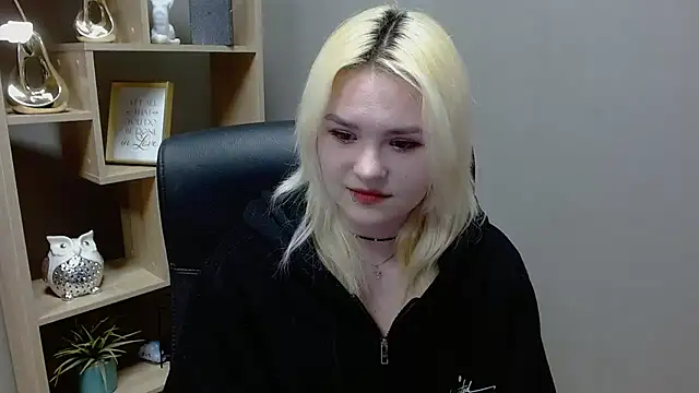 Snapshot of SweetLilyxo chatting on 02/03/26, 08:52 SweetLilyxo online show from 02/03/26, 08:52