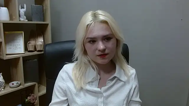 Snapshot of SweetLilyxo chatting on 02/18/26, 03:08 SweetLilyxo online show from 02/18/26, 03:08