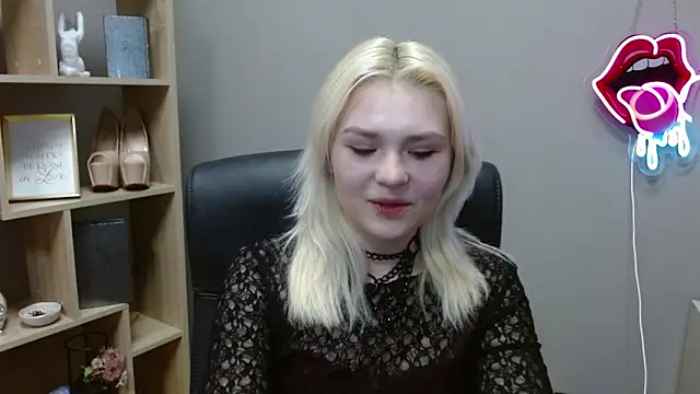 Snapshot of SweetLilyxo chatting on 02/20/26, 07:32 SweetLilyxo online show from 02/20/26, 07:32