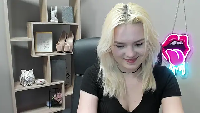 Snapshot of SweetLilyxo chatting on 02/25/26, 02:37 SweetLilyxo online show from 02/25/26, 02:37
