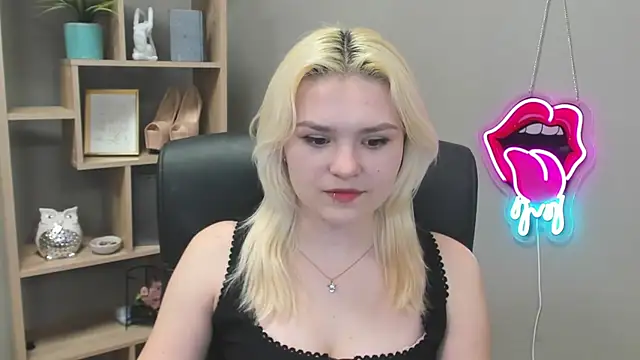 Snapshot of SweetLilyxo chatting on 03/01/26, 02:30 SweetLilyxo online show from 03/01/26, 02:30