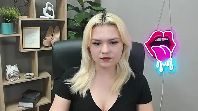 Snapshot of SweetLilyxo chatting on 03/07/26, 07:27 SweetLilyxo online show from 03/07/26, 07:27