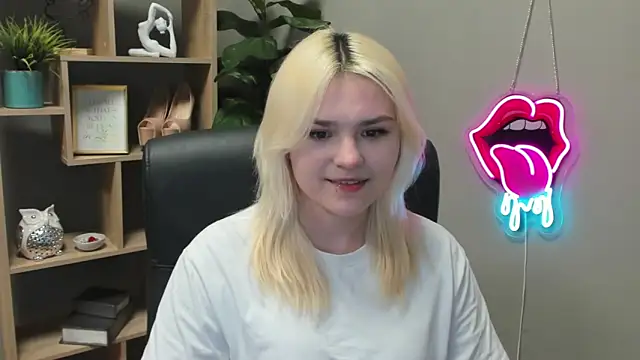 Snapshot of SweetLilyxo chatting on 03/10/26, 02:22 SweetLilyxo online show from 03/10/26, 02:22