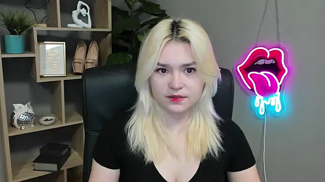 Snapshot of SweetLilyxo chatting on 03/15/26, 07:25 SweetLilyxo online show from 03/15/26, 07:25